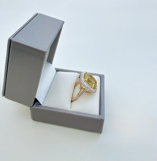 18ct. Yellow Gold Lemon Quartz &amp; Diamond Set Ring. NEW STOCK.