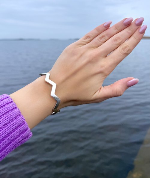 Silver Zig-Zag Bangle. NEW STOCK.