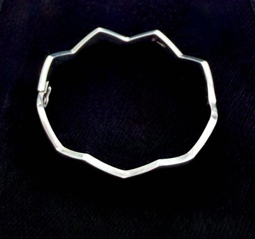 Silver Zig-Zag Bangle. NEW STOCK.