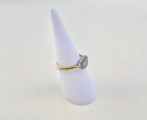 18ct. Yellow Gold Diamond Oval Set Ring. NEW STOCK.