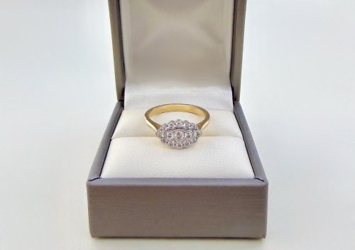 18ct. Yellow Gold Diamond Oval Set Ring. NEW STOCK.