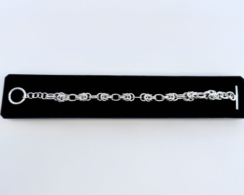 Quality Silver Chain Bracelet with T-Bar Closure. 8". NEW STOCK.