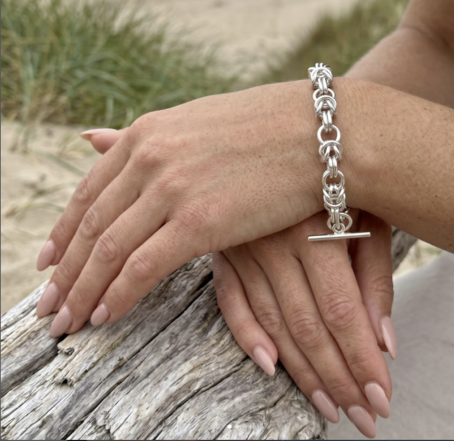 Quality Silver Chain Bracelet with T-Bar Closure. 8" NEW STOCK.