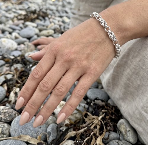 Quality Silver Chain Bracelet with T-Bar Closure. 8" NEW STOCK.
