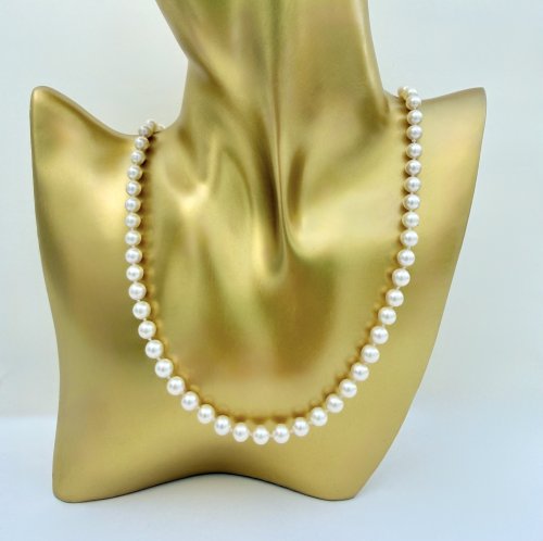 Single-Row 19" Necklace of Cultured Pearls with 9ct. Gold Clasp.