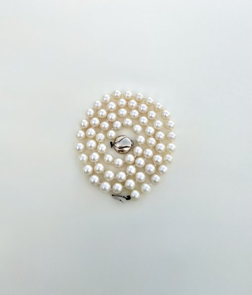 Single-Row 19" Necklace of Cultured Pearls with 9ct. Gold Clasp.