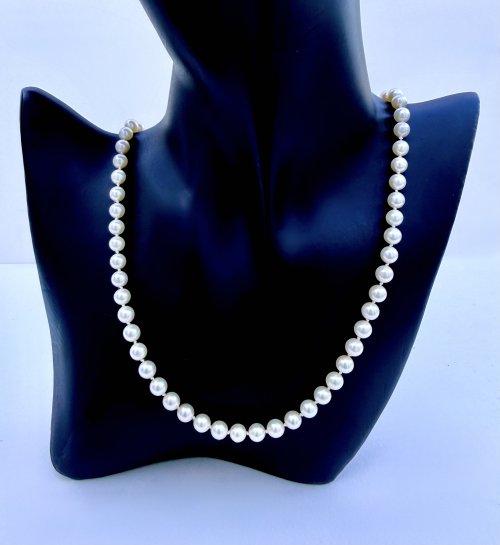 Single-Row 19" Necklace of Cultured Pearls with 9ct. Gold Clasp.
