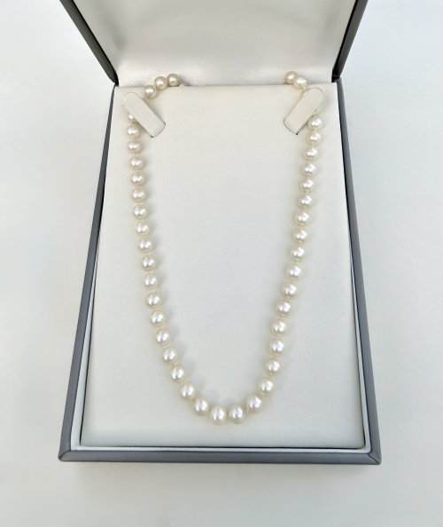 Single-Row 19" Necklace of Cultured Pearls with 9ct. Gold Clasp.