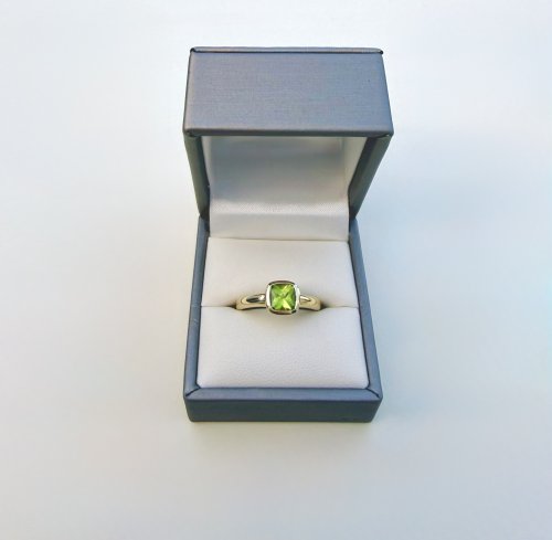 Hallmarked 9ct. Yellow Gold Ring with Square Peridot. NEW STOCK.