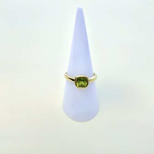 Hallmarked 9ct. Yellow Gold Ring with Square Peridot. NEW STOCK.