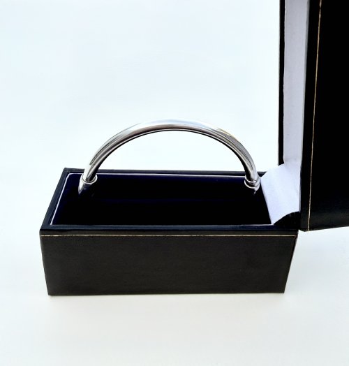 Silver Slim Oval Bangle with Magnetic Clasp. NEW IN STOCK.