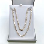 9ct. Gold Chain with Baton &amp; Twist Links. 46 cms. / 18.&quot;