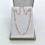 9ct. Gold Chain with Baton &amp; Twist Links. 46 cms. / 18.&quot;