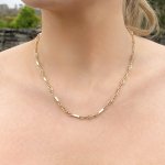 9ct. Gold Chain with Baton &amp; Twist Links. 46 cms. / 18.&quot;